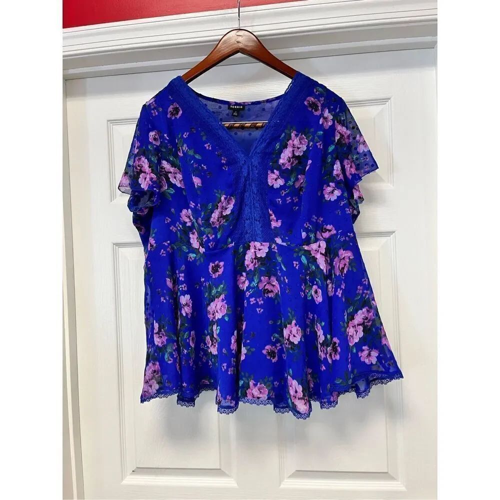 Torrid Violet Lace Trim Floral Flutter Sleeve Blouse sz 1 or 14-16 NWOT